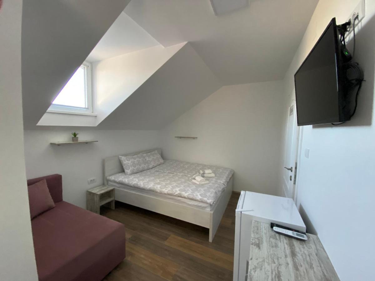 Omis Rooms Pančevo Exterior foto