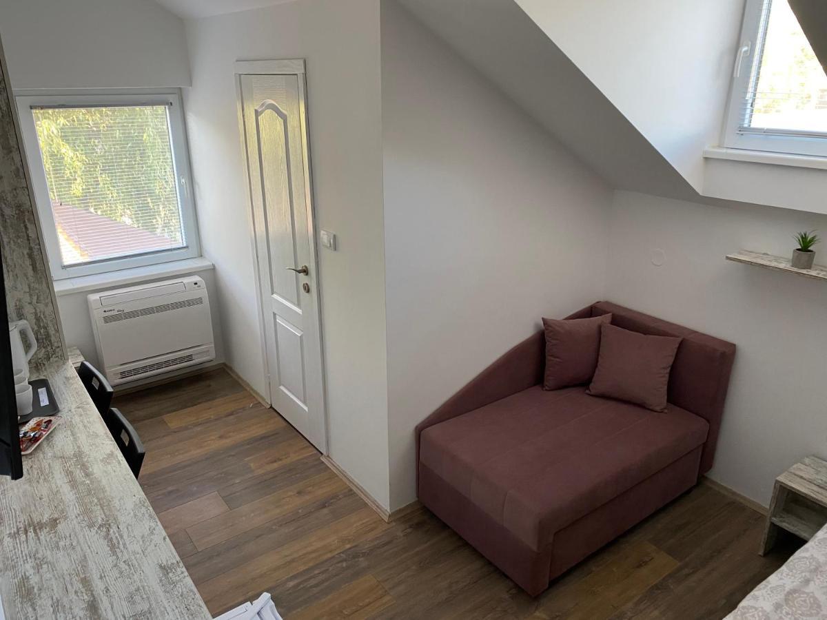Omis Rooms Pančevo Exterior foto