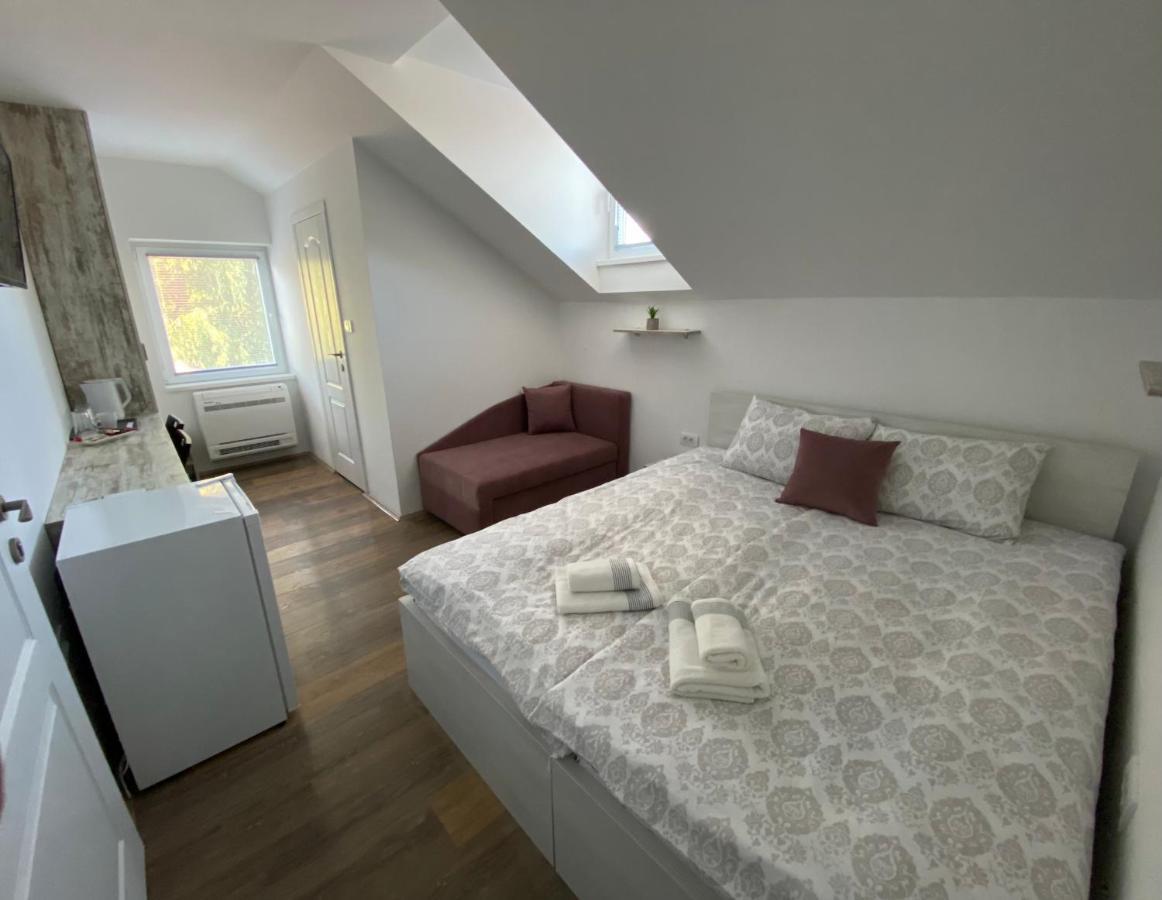 Omis Rooms Pančevo Exterior foto