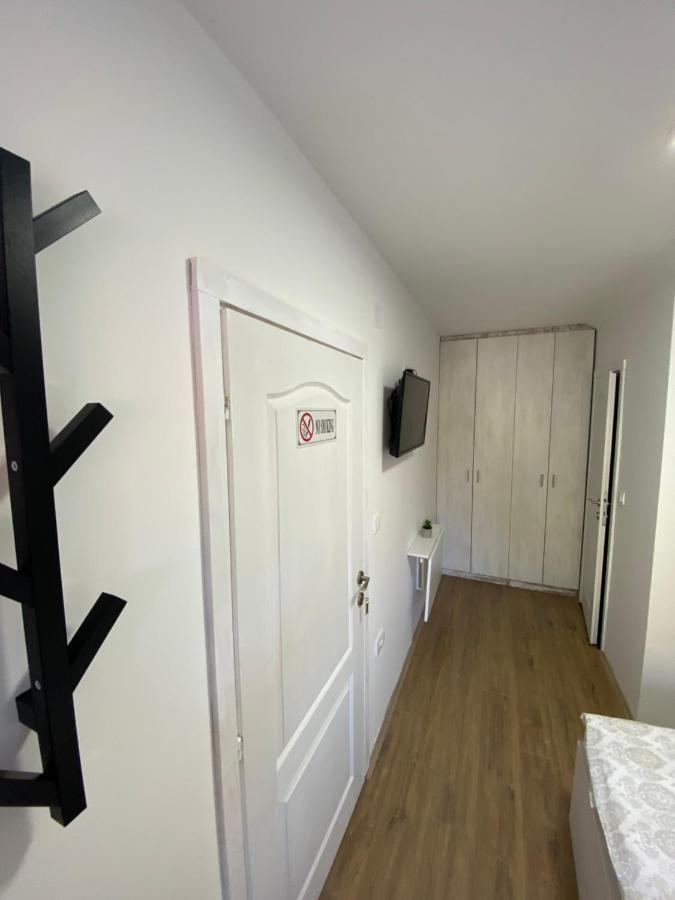 Omis Rooms Pančevo Exterior foto