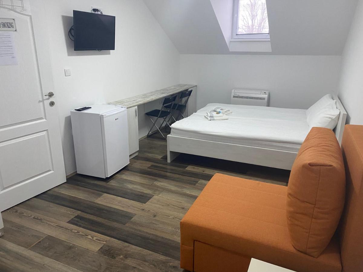 Omis Rooms Pančevo Exterior foto