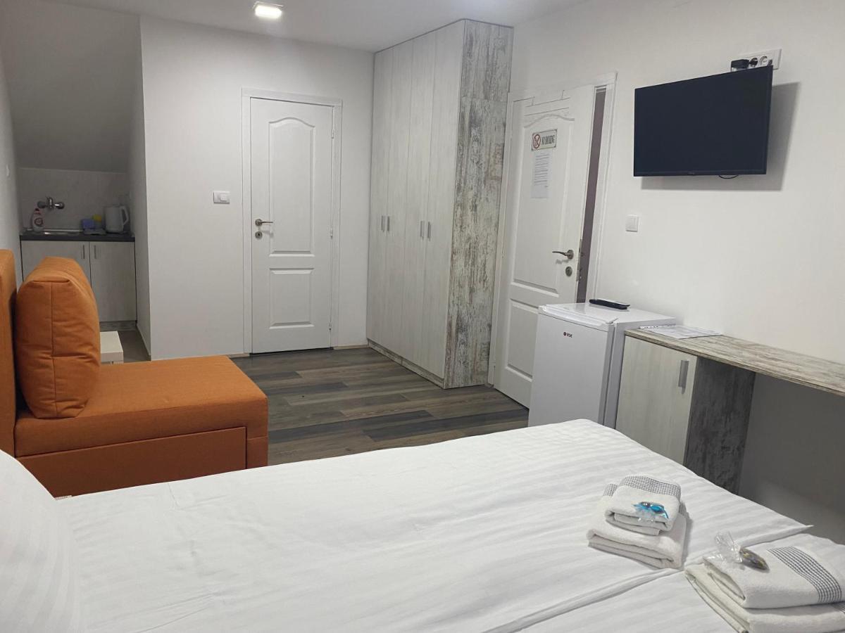 Omis Rooms Pančevo Exterior foto